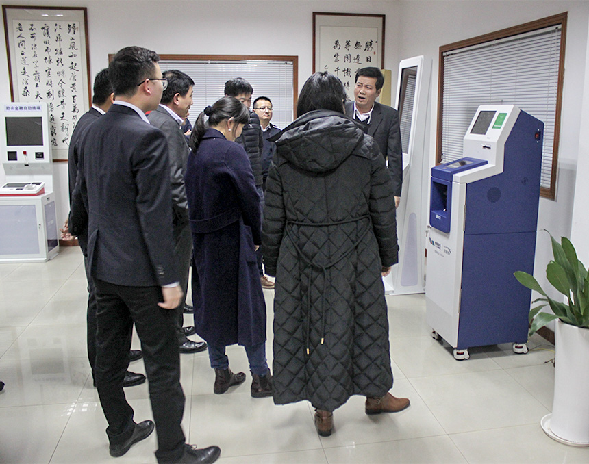 雙方圍繞智能收鈔寶展開(kāi)深入探討