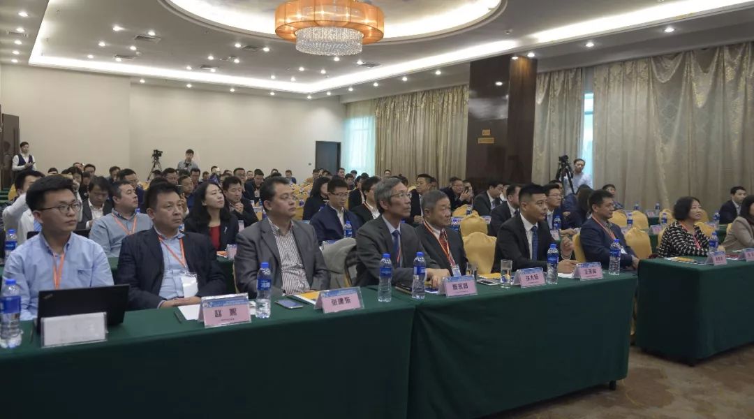 深圳市旭子科技有限公司董事長、深圳市金融服務(wù)外包協(xié)會副會長、硬件委員會主任委員王永峰博士  2019金融服務(wù)行業(yè)高峰論壇現(xiàn)場