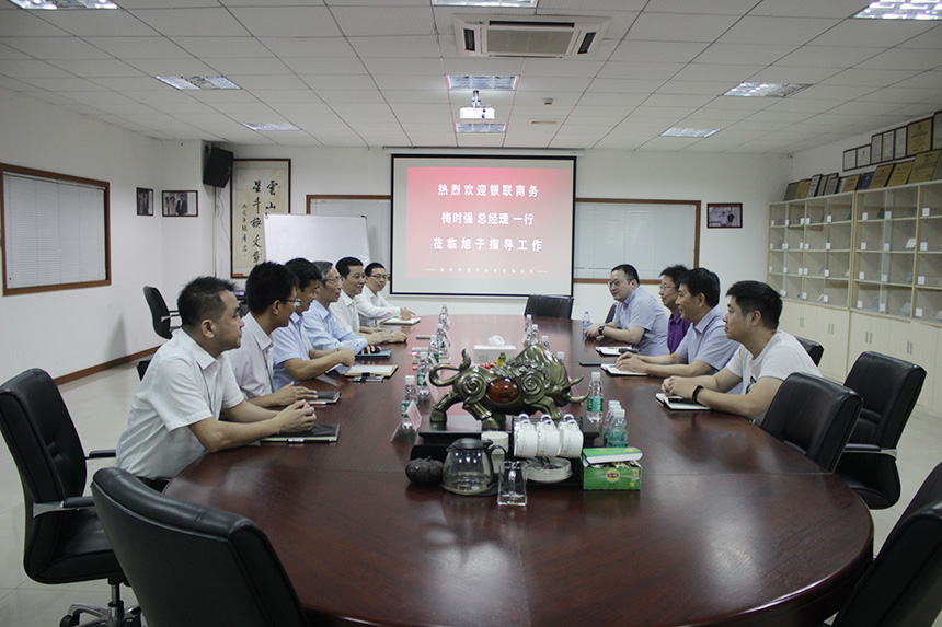 銀聯(lián)商務(wù)梅時強總經(jīng)理一行蒞臨旭子考察指導工作 