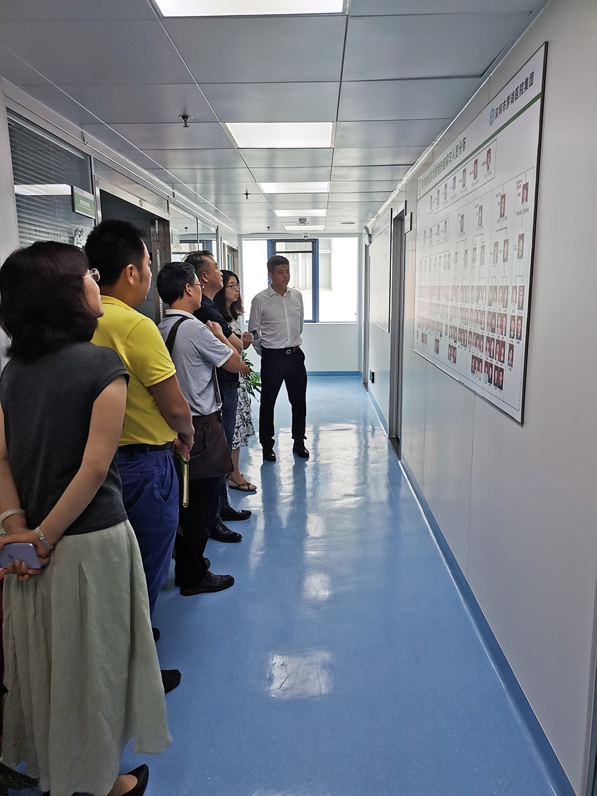 旭子科技董事長(zhǎng)王永峰陪同鐘南山基金會(huì)、廣州呼研所總經(jīng)理周榮教授考察深圳市羅湖醫(yī)院集團(tuán) 